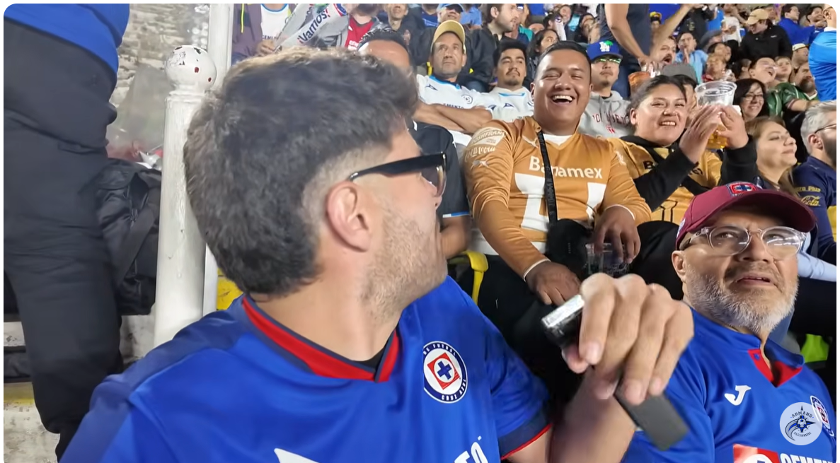 Afición de Cruz Azul en el estadio