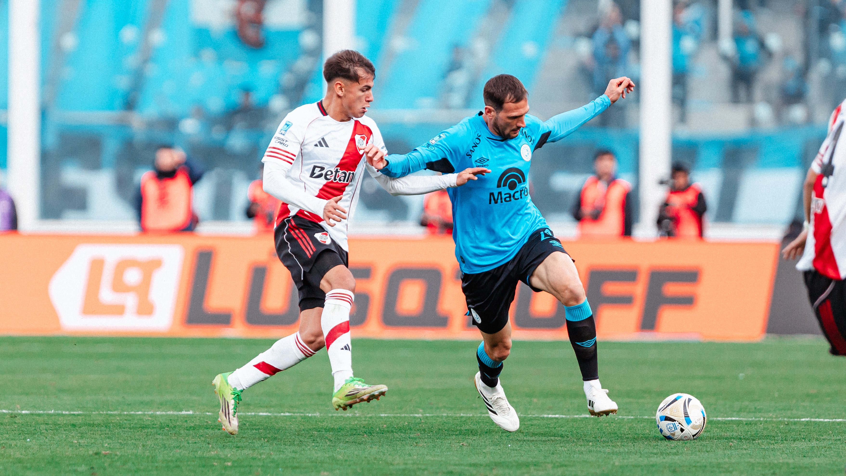 Afición de Belgrano celebrando campeonato